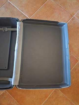 Maleta de viaje Samsonite gris