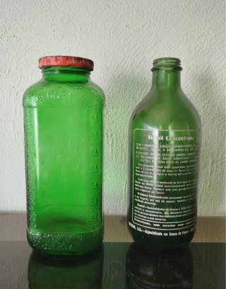 Conjunto 1 Garrafa e 1 frasco Sumol Verdes
