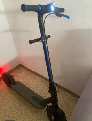 Patinete Eléctrico Negro y Azul
