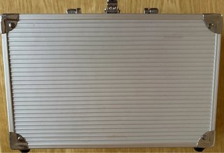 Caja metálica con espejo
