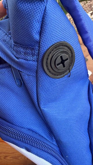 Mochila azul con altavoces