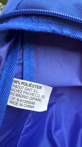 Mochila azul con altavoces