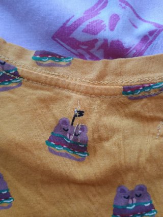Camiseta Pull&Bear amarilla estampada