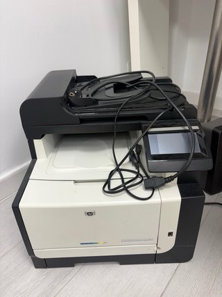 Stampante multifunzione HP LaserJet Pro CM1415fn a colori