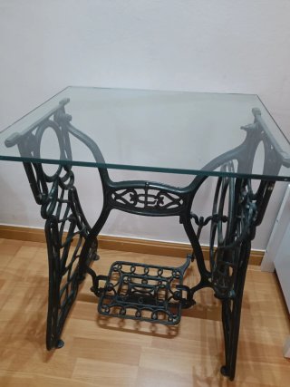Mesa auxiliar cristal y metal