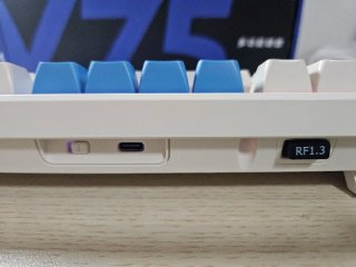 Teclado Mecánico EWEADN V75 Azul y Blanco