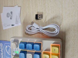 Teclado Mecánico EWEADN V75 Azul y Blanco