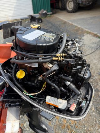 Embarcación con motor Mercury