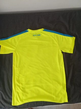 Camiseta deportiva Kelme amarilla