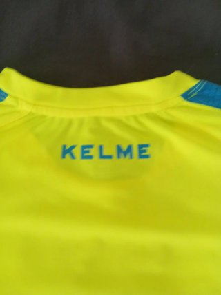 Camiseta deportiva Kelme amarilla