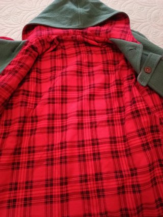 Abrigo Tintoretto verde con forro Tartán rojo