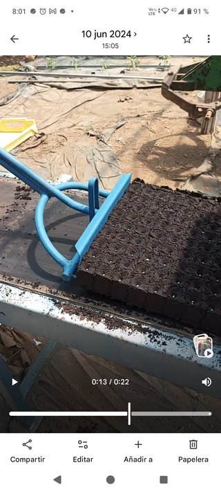 Máquina para hacer tacos de turba y semillar