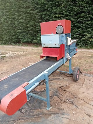 Máquina para hacer tacos de turba y semillar
