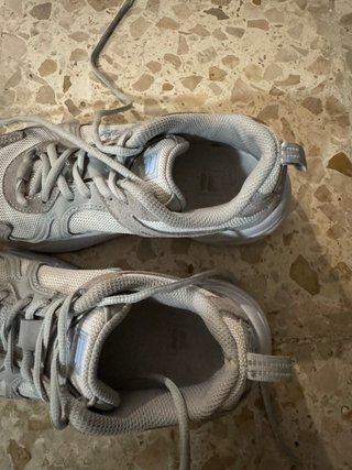 Zapatillas Fila grises y azules