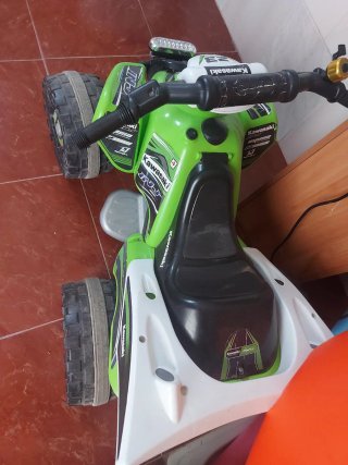 Quad Eléctrico Infantil Injusa Kawasaki 12V