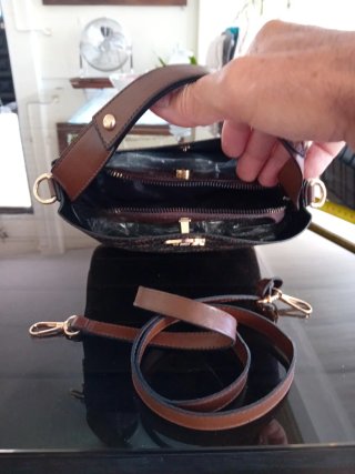 Bolso Guess Marrón y Dorado