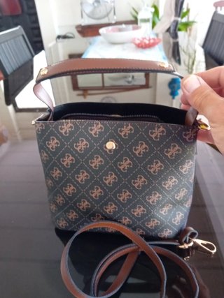 Bolso Guess Marrón y Dorado