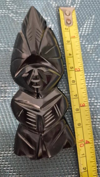 Pequeño tótem de obsidiana