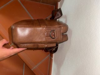 Bolso de mano de cuero marrón