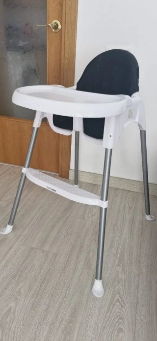 Trona de bebé blanca y negra