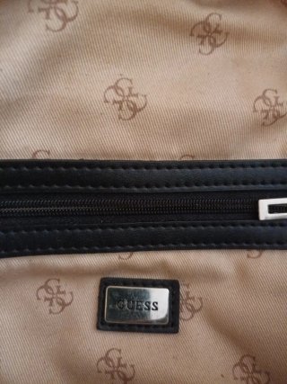 Mochila Guess acolchada negra