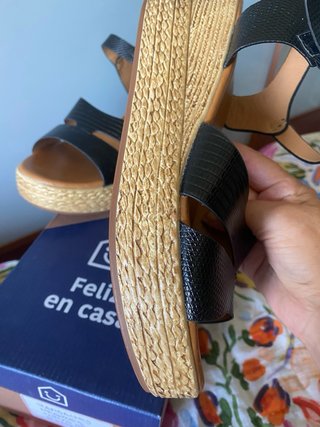 Sandalias negras cuña efecto piel serpiente T.39