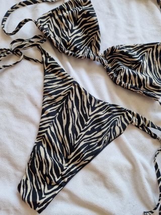 Bikini tezenis