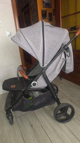 Silla de paseo gris y negra