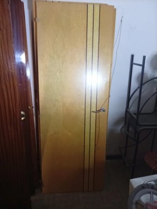 Regalo puertas.  Puertas de Sapeli y Maple/Muka