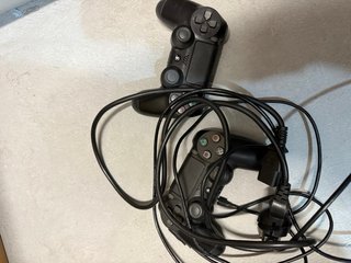 PS4 Pro 1TB con due controller e 8 giochi