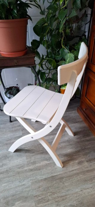 Silla plegable de madera beige