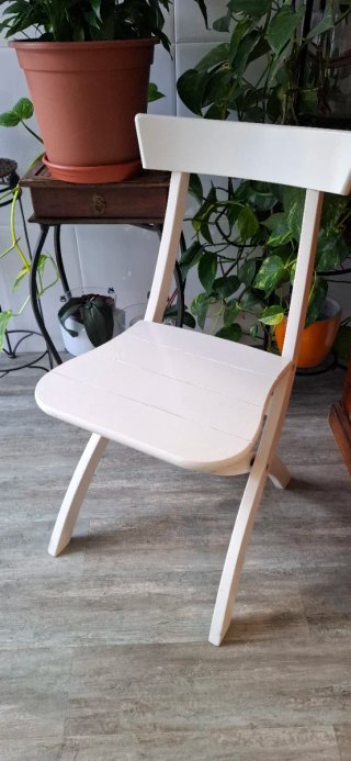 Silla plegable de madera beige