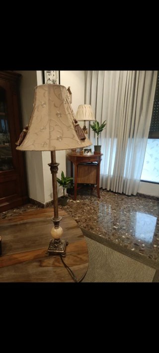 Lámpara de mesa clásica bronce y tela