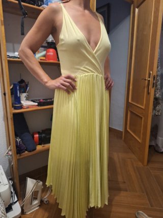 Vestido de fiesta amarillo. Solo una puesta.