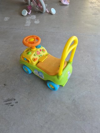Coche juguete bebé