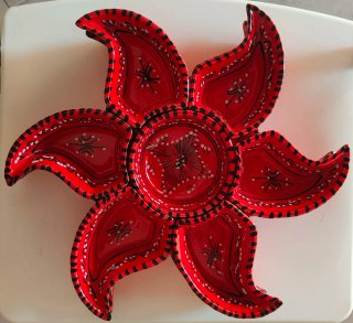 Servizio in ceramica scomponibile a forma di fiore