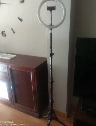 Foco LED con trípode regulable