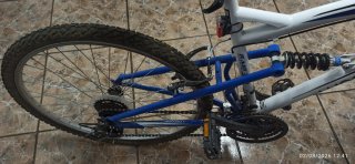 Bicicleta ruedas 26" casi nueva (20h uso)