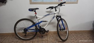 Bicicleta ruedas 26" casi nueva (20h uso)