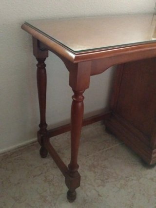 Tavolo da scrivania in legno di pino con vetro