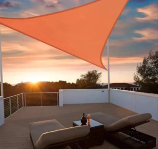 Toldo color naranja triangular 3x3x3 con cuerdas