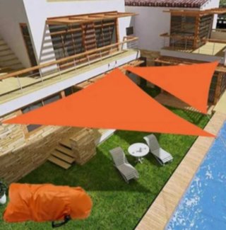 Toldo color naranja triangular 3x3x3 con cuerdas