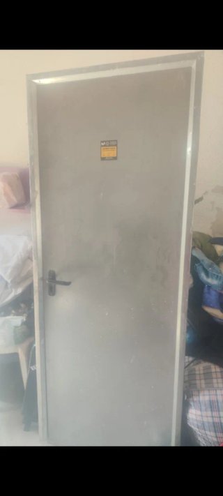 Puerta de metal