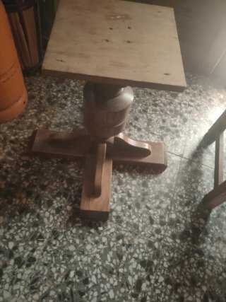 Mesita rústica de madera