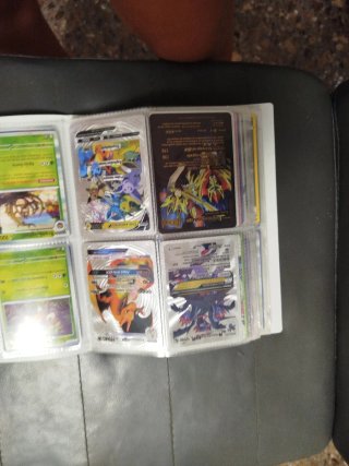 Álbum Pokémon con 224 cartas
