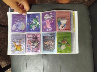 Álbum Pokémon con 224 cartas