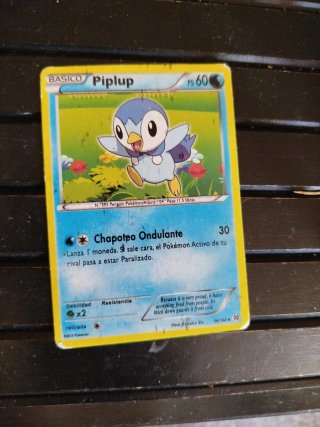 Álbum Pokémon con 224 cartas
