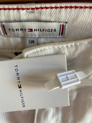 Pantalón vaquero blanco niña Tommy Hilfiger.
