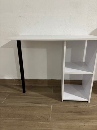 Escritorio o Mesaauxiliar blanco y negro