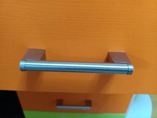 Tiradores metálicos para puertas y muebles